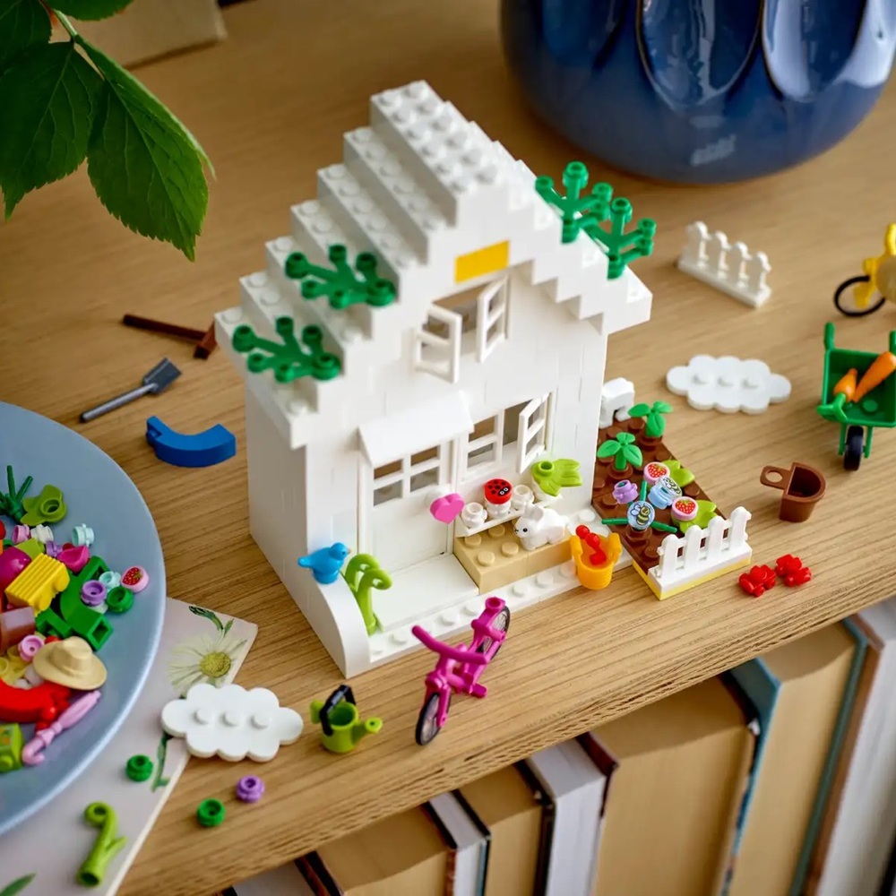 LEGO Spring (#40606) and Winter (#40610) VIP Sets
